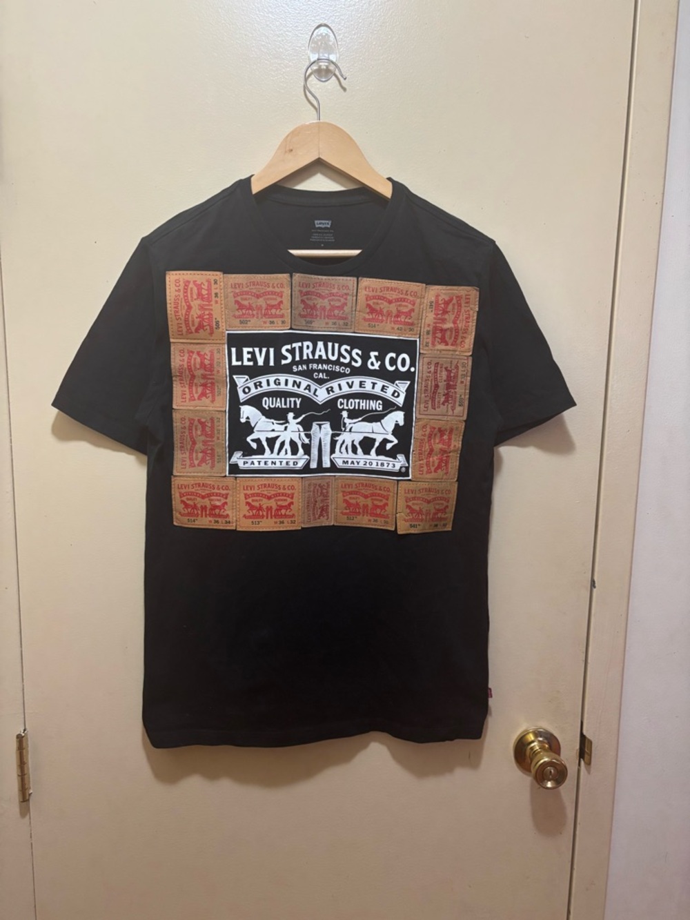 Levi's Black Short-Sleeve Tee with Vintage Patch Graphic